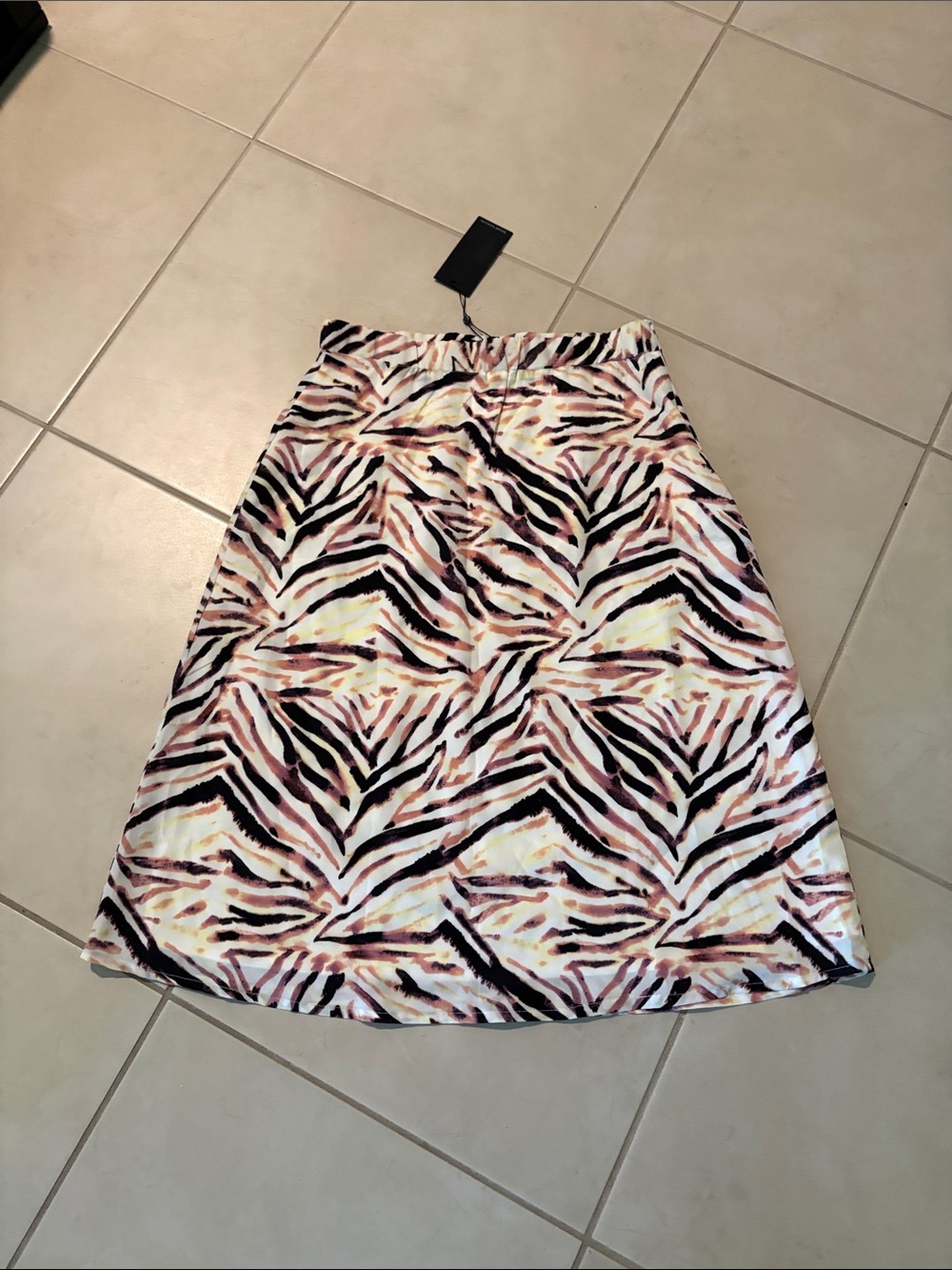 NWT Kendall and Kylie skirt XL 1215